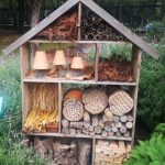 construir-una-casa-de-diseno-para-insectos-y-abejas-para-el-huerto